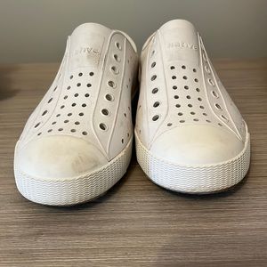 White kids natives size 2
